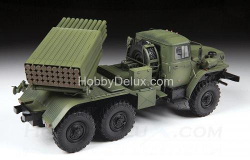 Российская самоходная реактивная система залпового огня "Град" БМ-21