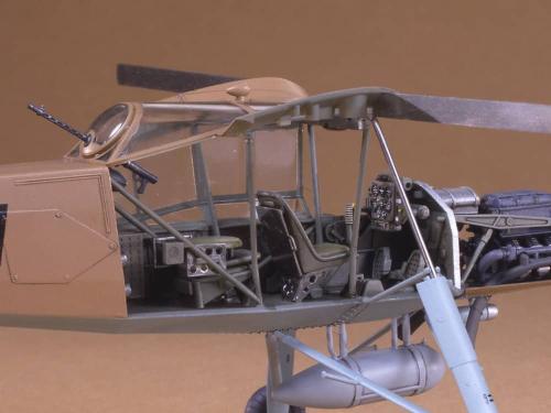 Легкий самолет Fieseler Fi-156C Storch с набором фигур