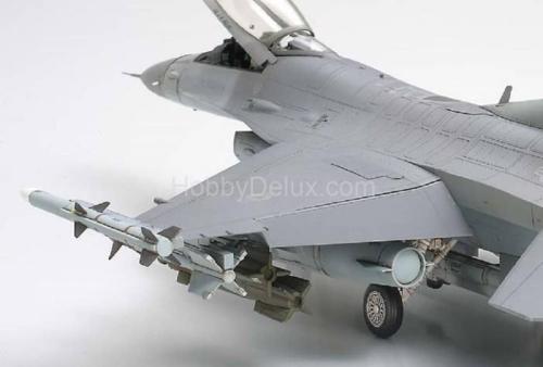 Истребитель Lockheed Martin F-16C Tamiya